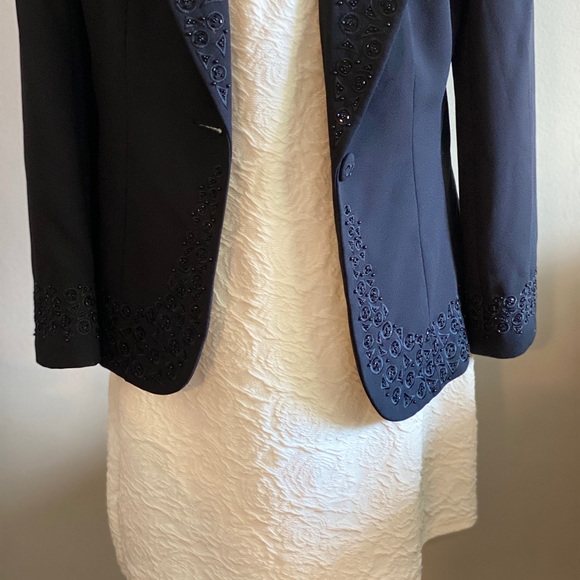 EUC Lace Stretch work or play dress - Picture 10 of 10